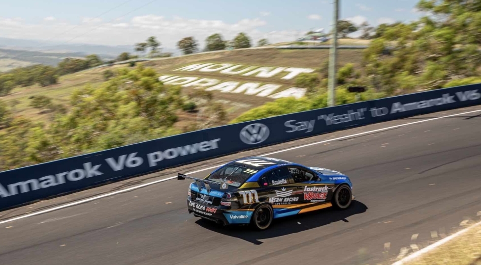 v8 race experiences at bathurst mt panorama